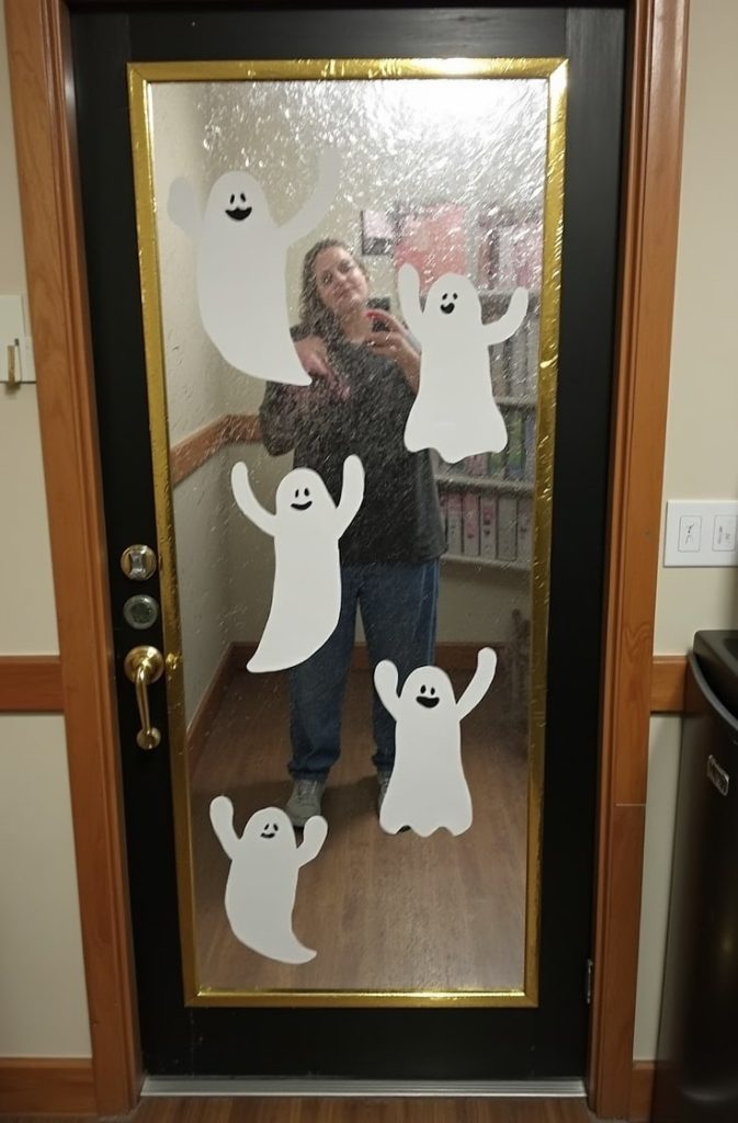 Ghostly Mirror Illusion
