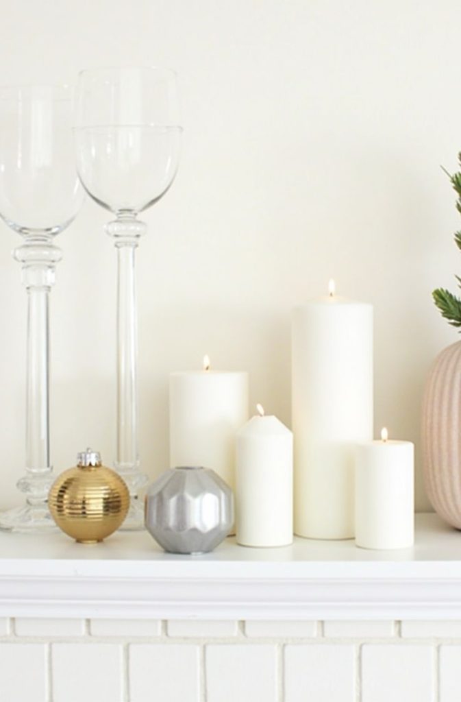 Neutral Christmas Bedroom Decor for a Peaceful Retreat 🛏️