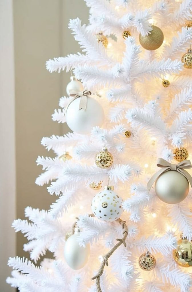 Start with a Natural Christmas Color Palette 🤍