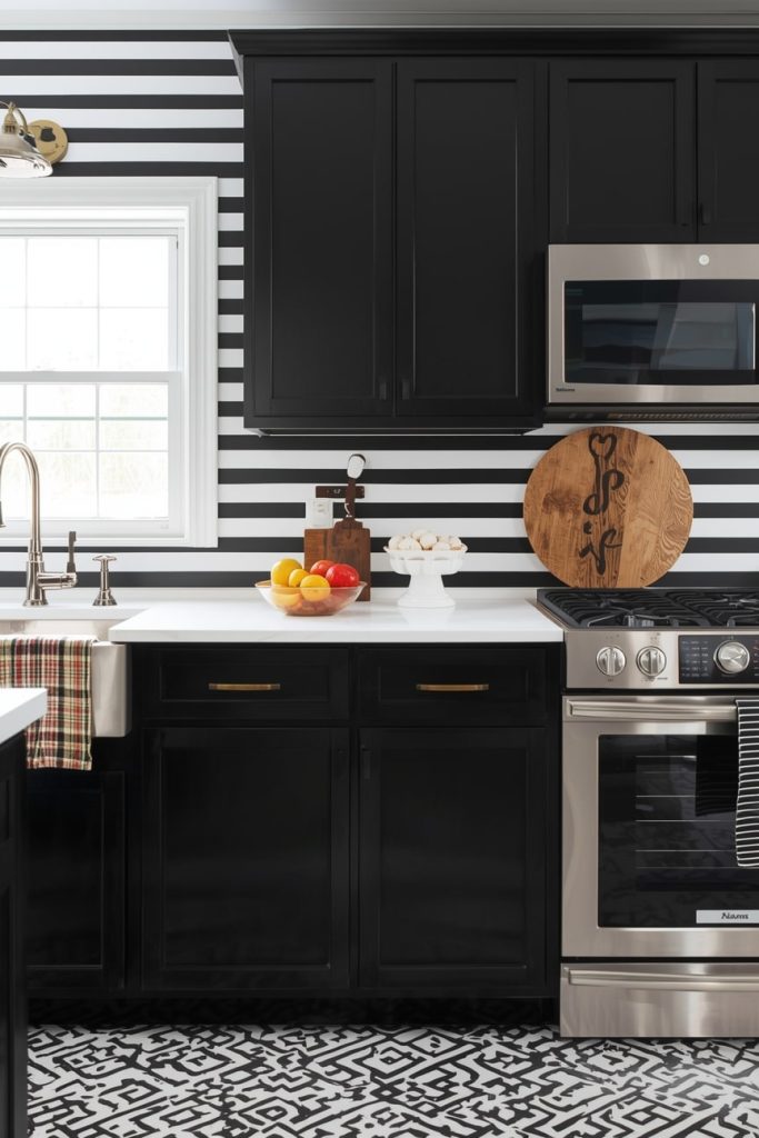 Black and White Kitchen Wallpaper for Classic Contrast-min